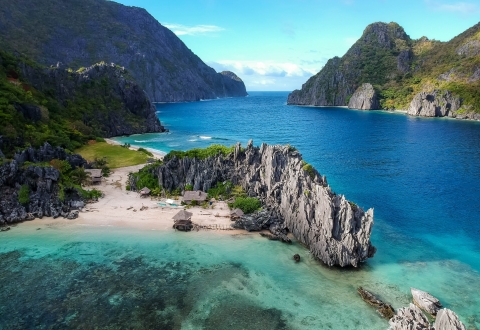 photo-1518509562904-e7ef99cdcc86