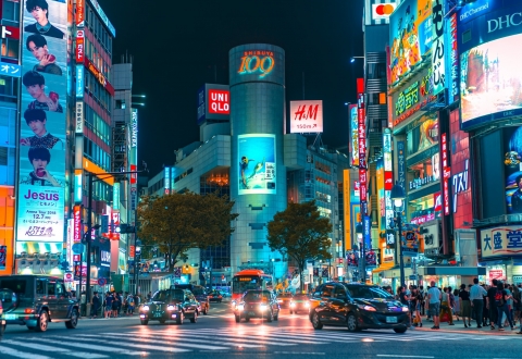 photo-1542051841857-5f90071e7989