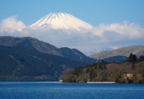 lake-ashi-1225979_1280