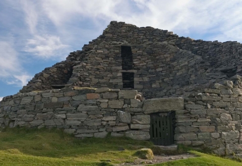 HURTIGRUTEN 05-the-castle-at-carloway_lewisshutterstock_2500x1250
