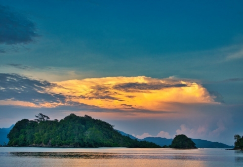 photo-1583705694065-d705b703cb56