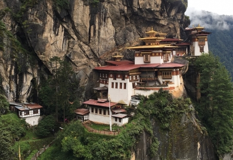 unsplash_photo-1560378794-bd2140aa67f7