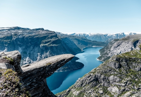 Trolltunga, Norway_dong-zhang-ILYVeUgPkmI-unsplash