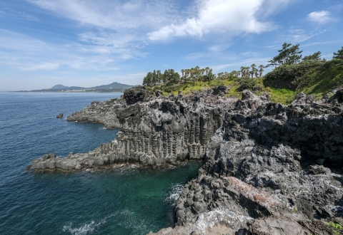 photo-1562680829-7927493f7a50