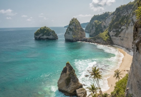 BALI_unsplash.com.photos.island-under-white-sky-exFdOWkYBQw