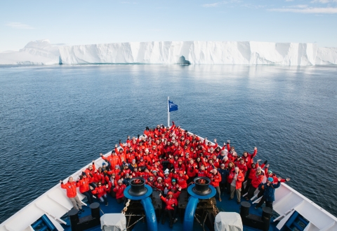 54b77f98ea292bf2807a1e1573ef8e98