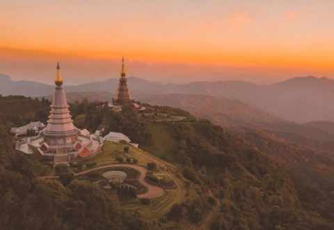 photo-1512553353614-82a7370096dc